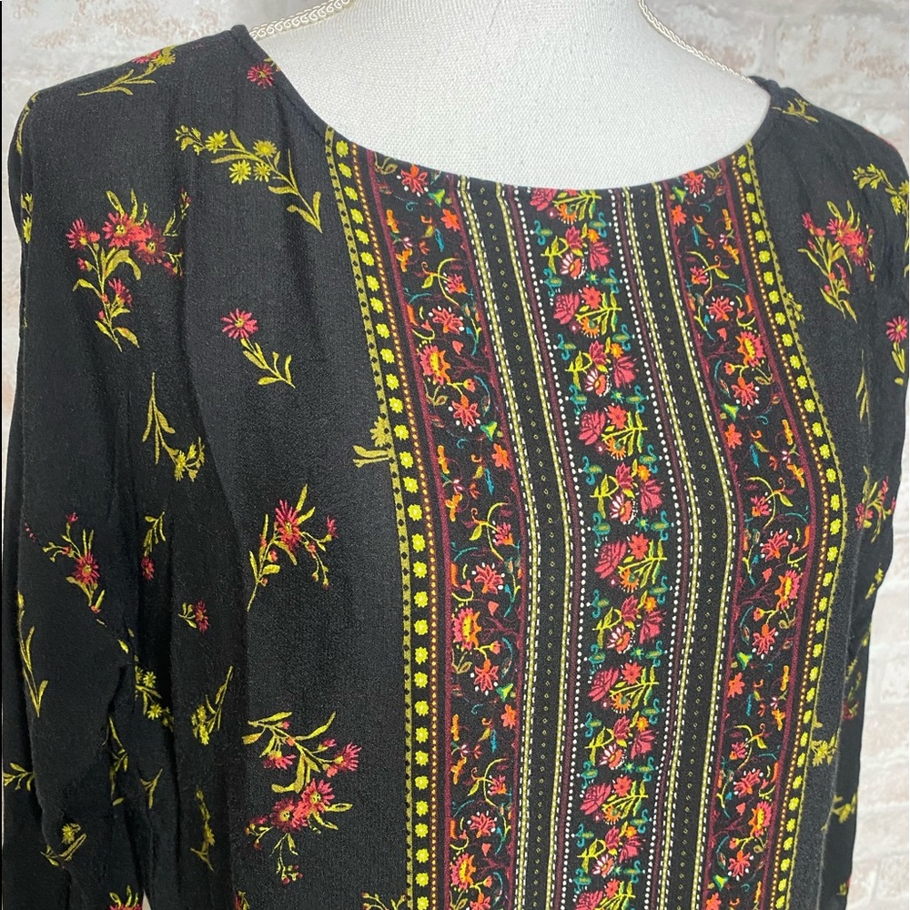 J. Jill black with red and yellow floral  top M - Picture 3 of 4